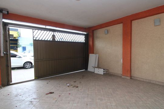 Garagem de casa à venda com 2 quartos, 193m² em Vila Silvia, São Paulo