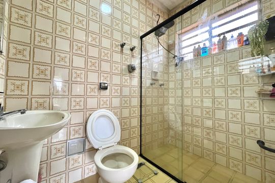 Banheiro da Suíte de casa à venda com 3 quartos, 220m² em Vila Santa Catarina, São Paulo
