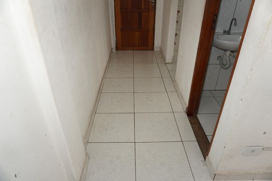 Corredor de apartamento para alugar com 2 quartos, 47m² em Parque Pirajussara, Embu das Artes