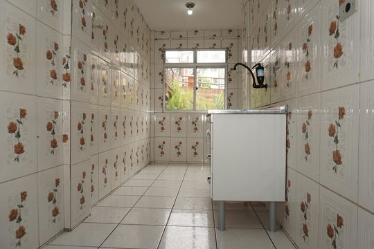Cozinha de apartamento para alugar com 2 quartos, 47m² em Parque Pirajussara, Embu das Artes