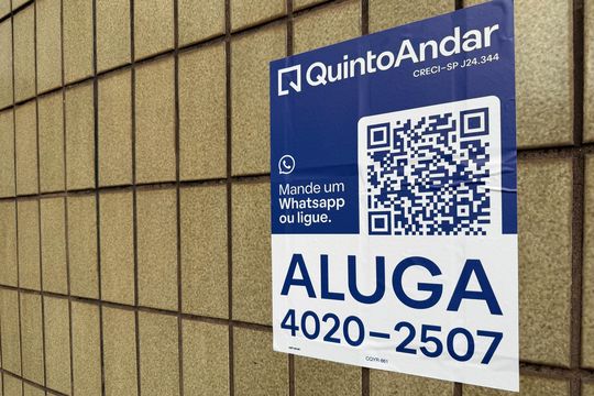 Placa instalada de apartamento para alugar com 2 quartos, 70m² em Vila Belmiro, Santos