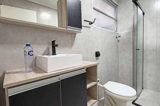 Banheiro de apartamento para alugar com 2 quartos, 70m² em Vila Belmiro, Santos