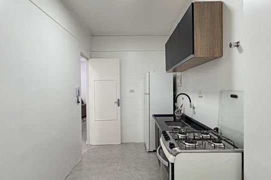 Cozinha e Área de Serviço de apartamento para alugar com 2 quartos, 70m² em Vila Belmiro, Santos