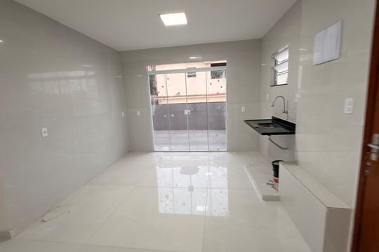Cozinha de apartamento para alugar com 2 quartos, 100m² em Jardim Vinte E Cinco de Agosto, Duque de Caxias