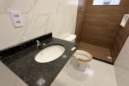 Banheiro de apartamento para alugar com 2 quartos, 100m² em Jardim Vinte E Cinco de Agosto, Duque de Caxias