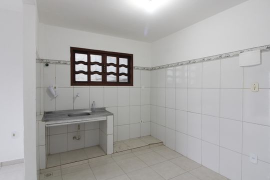 Cozinha de casa para alugar com 1 quarto, 50m² em Jardim Pero, Cabo Frio