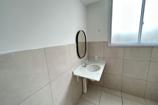 Banheiro de apartamento para alugar com 1 quarto, 40m² em Todos Os Santos, Rio de Janeiro
