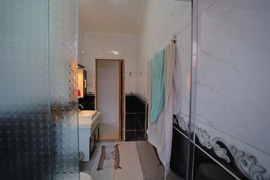 Banheiro 2 de casa à venda com 3 quartos, 320m² em Parque Cisper, São Paulo