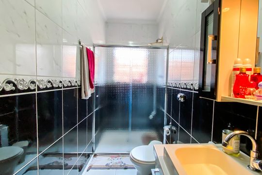Banheiro da Suíte de casa à venda com 3 quartos, 320m² em Parque Cisper, São Paulo
