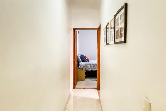 Corredor  de casa à venda com 3 quartos, 320m² em Parque Cisper, São Paulo