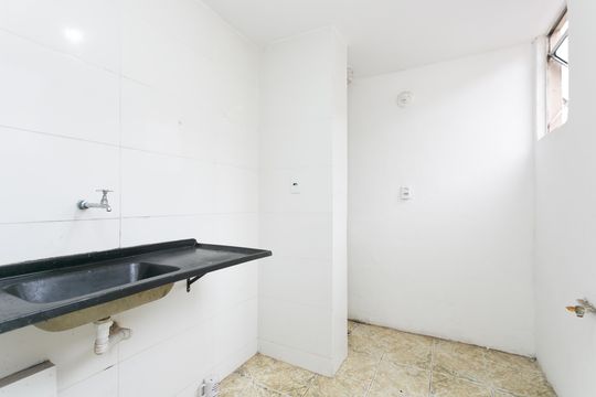 Cozinha de apartamento para alugar com 1 quarto, 34m² em Conjunto Habitacional Castro Alves, São Paulo