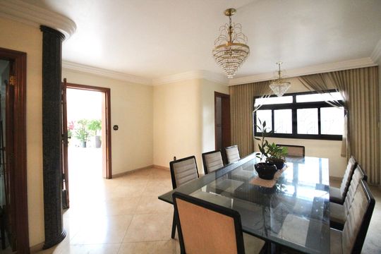 Sala de jantar de casa à venda com 6 quartos, 450m² em Vila Londrina, São Paulo