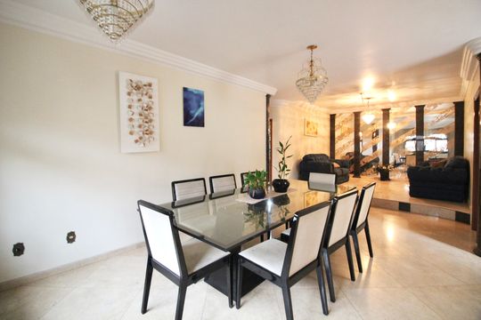 Casa à venda com 6 quartos, 450m² em Vila Londrina, São Paulo