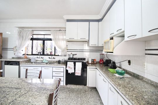 Cozinha de casa à venda com 6 quartos, 450m² em Vila Londrina, São Paulo