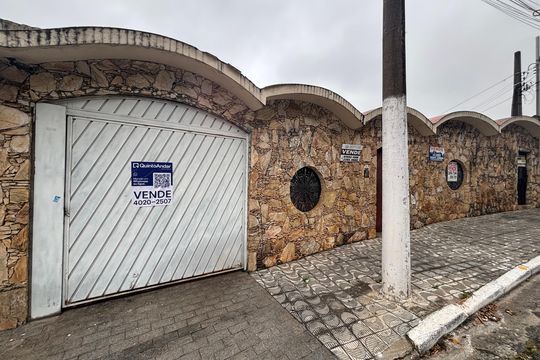 Fachada de casa à venda com 6 quartos, 450m² em Vila Londrina, São Paulo