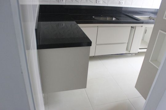Cozinha  de apartamento à venda com 2 quartos, 65m² em Vila Galvão, Guarulhos