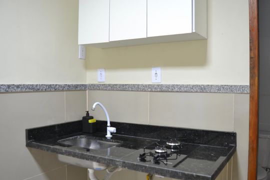 Cozinha de apartamento para alugar com 1 quarto, 25m² em Vila Felipe, Petrópolis