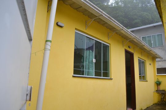 Fachada de kitnet/studio para alugar com 1 quarto, 25m² em Vila Felipe, Petrópolis