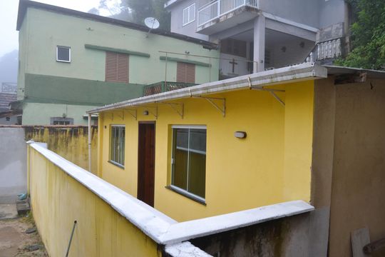 fachada  de kitnet/studio para alugar com 1 quarto, 25m² em Vila Felipe, Petrópolis