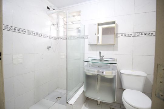 Banheiro de apartamento à venda com 3 quartos, 72m² em Humaitá, Porto Alegre