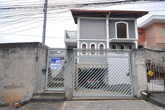 Fachada de casa à venda com 2 quartos, 360m² em Vila Irmaos Arnoni, São Paulo