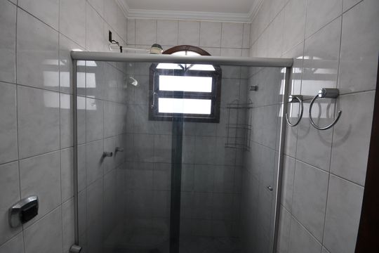 Banheiro Social 2 de casa à venda com 2 quartos, 360m² em Vila Irmaos Arnoni, São Paulo