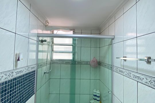 Banheiro de apartamento à venda com 2 quartos, 56m² em Bandeiras, Osasco