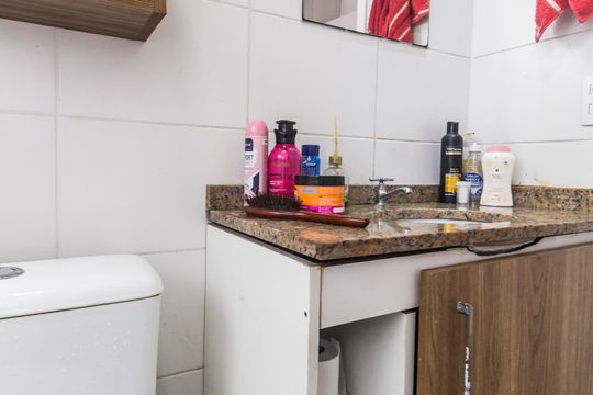 Banheiro 2 de apartamento à venda com 2 quartos, 56m² em Jardim do Líbano, Barueri