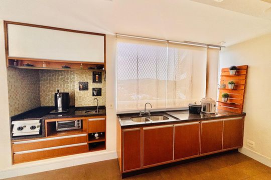 Cozinha de apartamento à venda com 3 quartos, 196m² em Empresarial 18 do Forte, Barueri