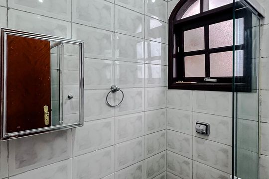 Banheiro da Suíte de casa para alugar com 2 quartos, 71m² em Vila Bertioga, São Paulo
