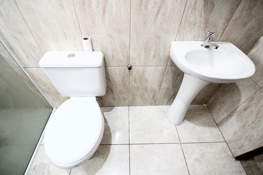 Banheiro de casa para alugar com 2 quartos, 60m² em Lajeado, Ferraz de Vasconcelos
