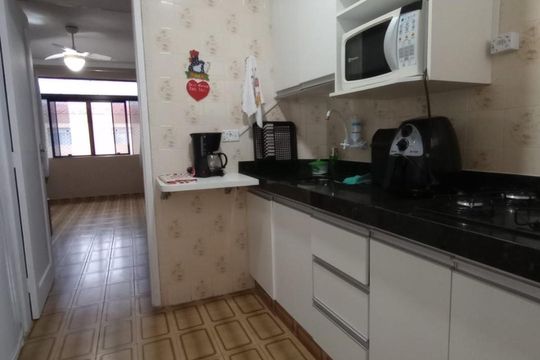 Cozinha de apartamento para alugar com 2 quartos, 50m² em Vila Caiçara, Praia Grande