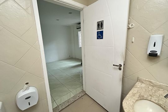 Banheiro Social de casa à venda com 4 quartos, 190m² em Jardim Sulacap, Rio de Janeiro