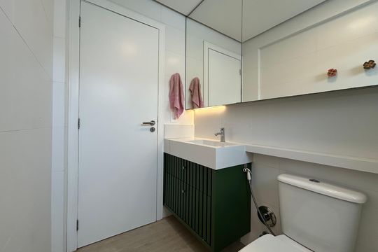 Banheiro de apartamento para alugar com 2 quartos, 74m² em Centro, Florianópolis