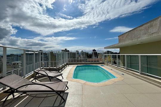 Área comum - Piscina de apartamento para alugar com 2 quartos, 74m² em Centro, Florianópolis