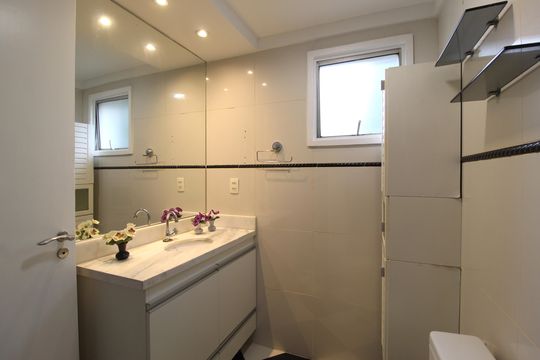 Banheiro de apartamento para alugar com 2 quartos, 70m² em Vila Olímpia, São Paulo