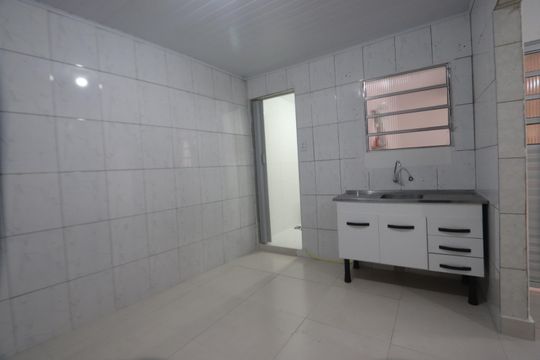 Cozinha de casa para alugar com 1 quarto, 80m² em Vila Fatima, São Paulo