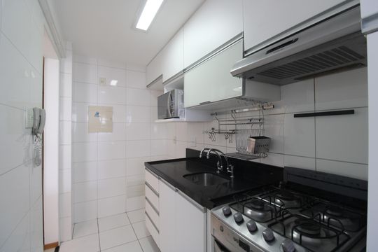 Banheiro social de apartamento à venda com 3 quartos, 78m² em Barra Olímpica, Rio de Janeiro