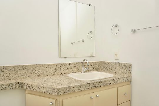 Banheiro Social de apartamento para alugar com 3 quartos, 102m² em Funcionários, Belo Horizonte