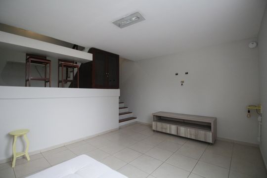 Sala de kitnet/studio para alugar com 1 quarto, 45m² em Vila Tramontano, São Paulo