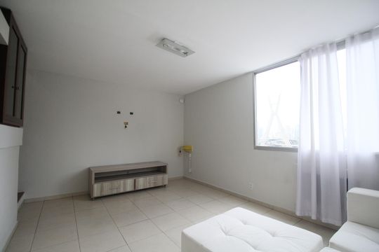Sala de kitnet/studio para alugar com 1 quarto, 45m² em Vila Tramontano, São Paulo