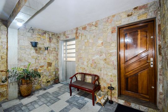 Entrada Social  de casa para alugar com 4 quartos, 240m² em Jardim Aida, Guarulhos