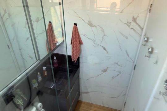 Banheiro de apartamento para alugar com 2 quartos, 47m² em Piratininga, Osasco