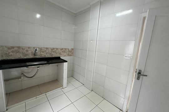 Cozinha de apartamento para alugar com 2 quartos, 69m² em Centro, São Vicente