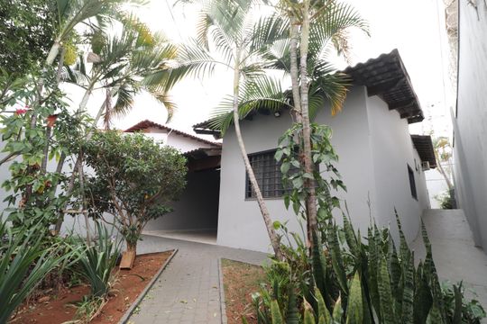 Jardim de casa para alugar com 3 quartos, 148m² em Vigilato Pereira, Uberlândia