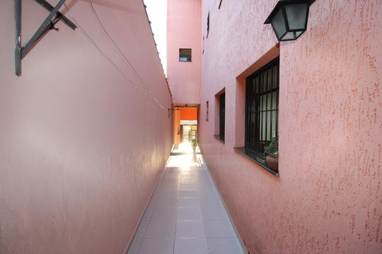 Corredor lateral de casa à venda com 2 quartos, 135m² em Parque Dom Joao Neri, São Paulo