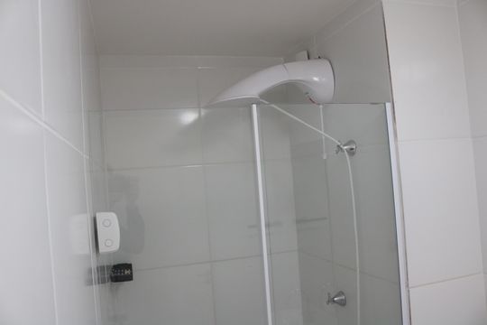 Banheiro de apartamento para alugar com 1 quarto, 27m² em Água Branca, São Paulo