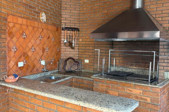Área externa de casa à venda com 4 quartos, 250m² em Vila Erna, São Paulo