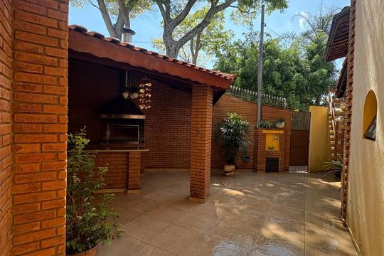 Área externa de casa à venda com 4 quartos, 250m² em Vila Erna, São Paulo