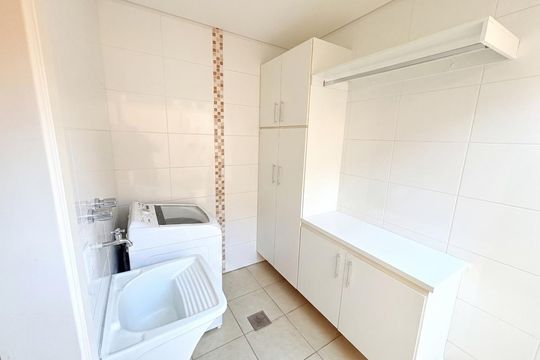 Área de serviço de casa à venda com 3 quartos, 349m² em Parque Nova Suica, Valinhos